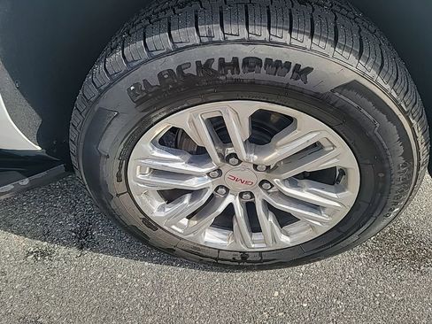 Used 2022 GMC Yukon XL SLT w/ SLT Premium Package image 7