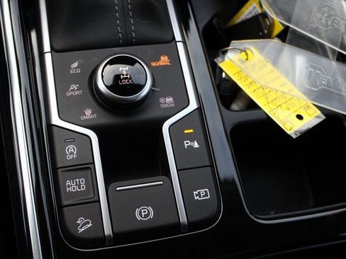 Used 2025 Kia Sorento SX image 12