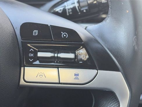 Used 2023 Hyundai Elantra Limited image 20