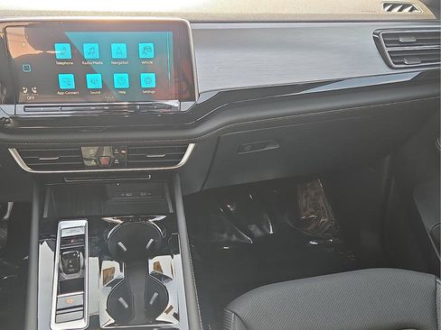 New 2026 Volkswagen Atlas Cross Sport SE FWD image 15