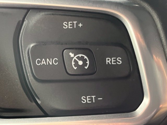Used 2018 Jeep Wrangler Unlimited Sahara AWD/4WD image 16