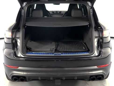 Used 2023 Porsche Cayenne S Platinum image 10