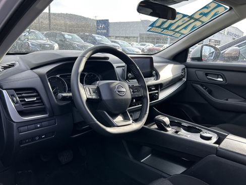 Used 2025 Nissan Rogue SV image 13