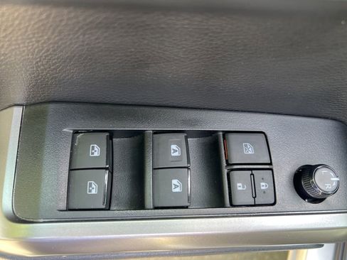 Used 2023 Toyota Tacoma SR5 w/ Technology Package AWD/4WD image 18