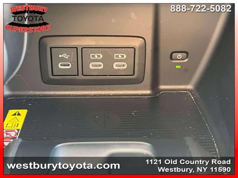 Certified 2024 Toyota Venza XLE AWD/4WD image 35