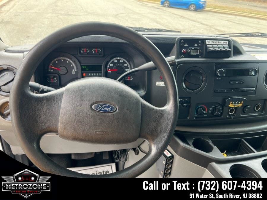 Used 2014 Ford E-350 and Econoline 350 Super Duty w/ Power Group RWD image 28