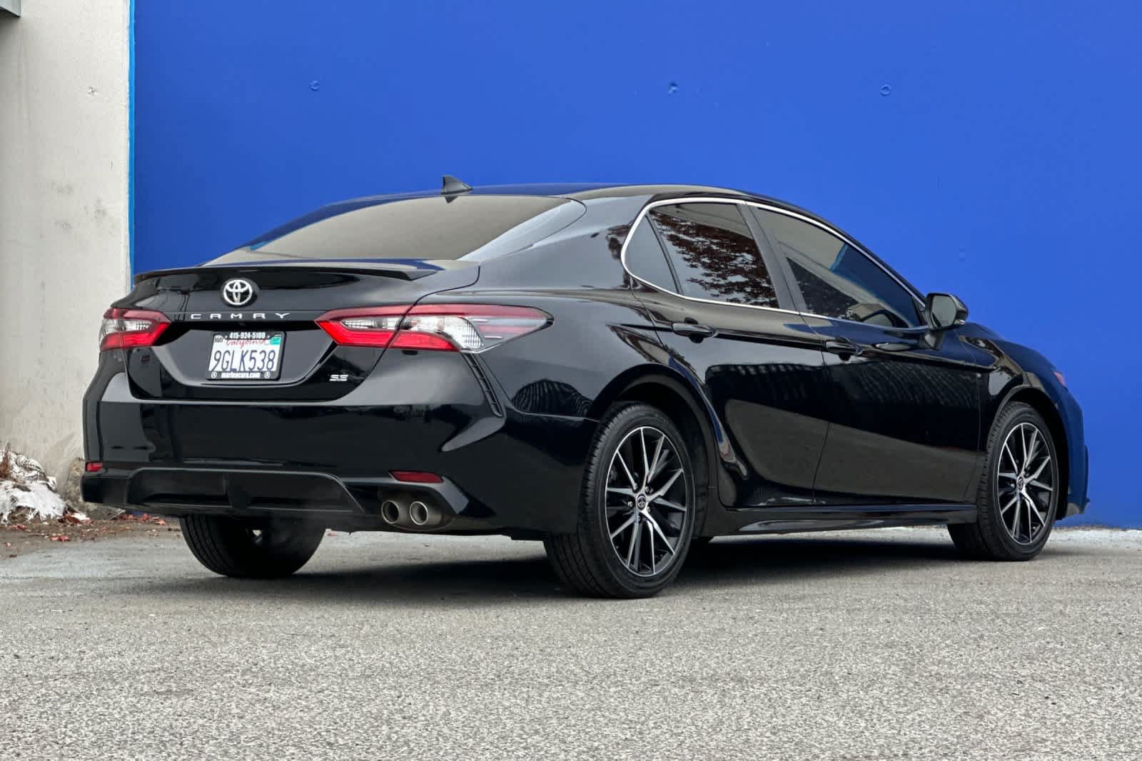 Used 2023 Toyota Camry SE FWD image 3