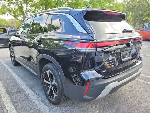 Used 2025 Volkswagen Tiguan SE FWD image 4