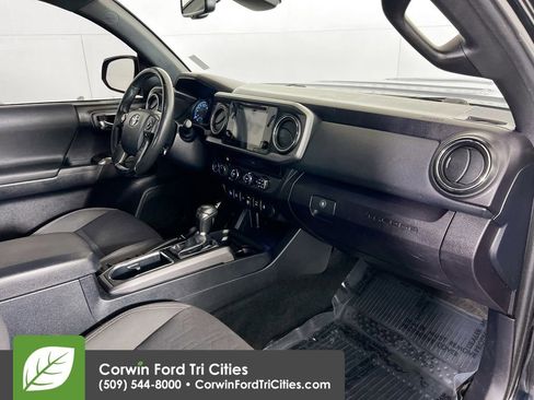 Used 2018 Toyota Tacoma 4x4 Double Cab image 26