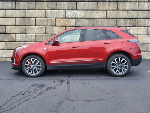 Certified 2024 Cadillac XT5 Sportv w/ LPO, Floor Liner Package AWD/4WD image 2