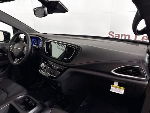 New 2026 Chrysler Pacifica Select image 29