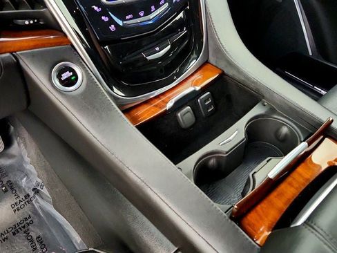 Used 2016 Cadillac Escalade Luxury AWD/4WD image 16