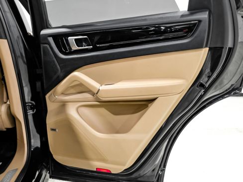 Used 2019 Porsche Cayenne Sport Utility 4D image 49