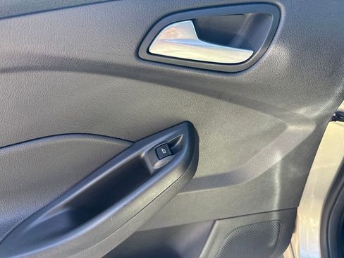 Used 2015 Ford Focus SE w/ SE Sport Package FWD image 27
