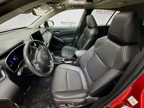 Used 2023 Toyota Corolla Cross XLE w/ Convenience Package FWD image 21
