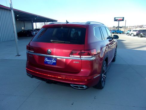 Used 2022 Volkswagen Atlas SEL Premium image 3