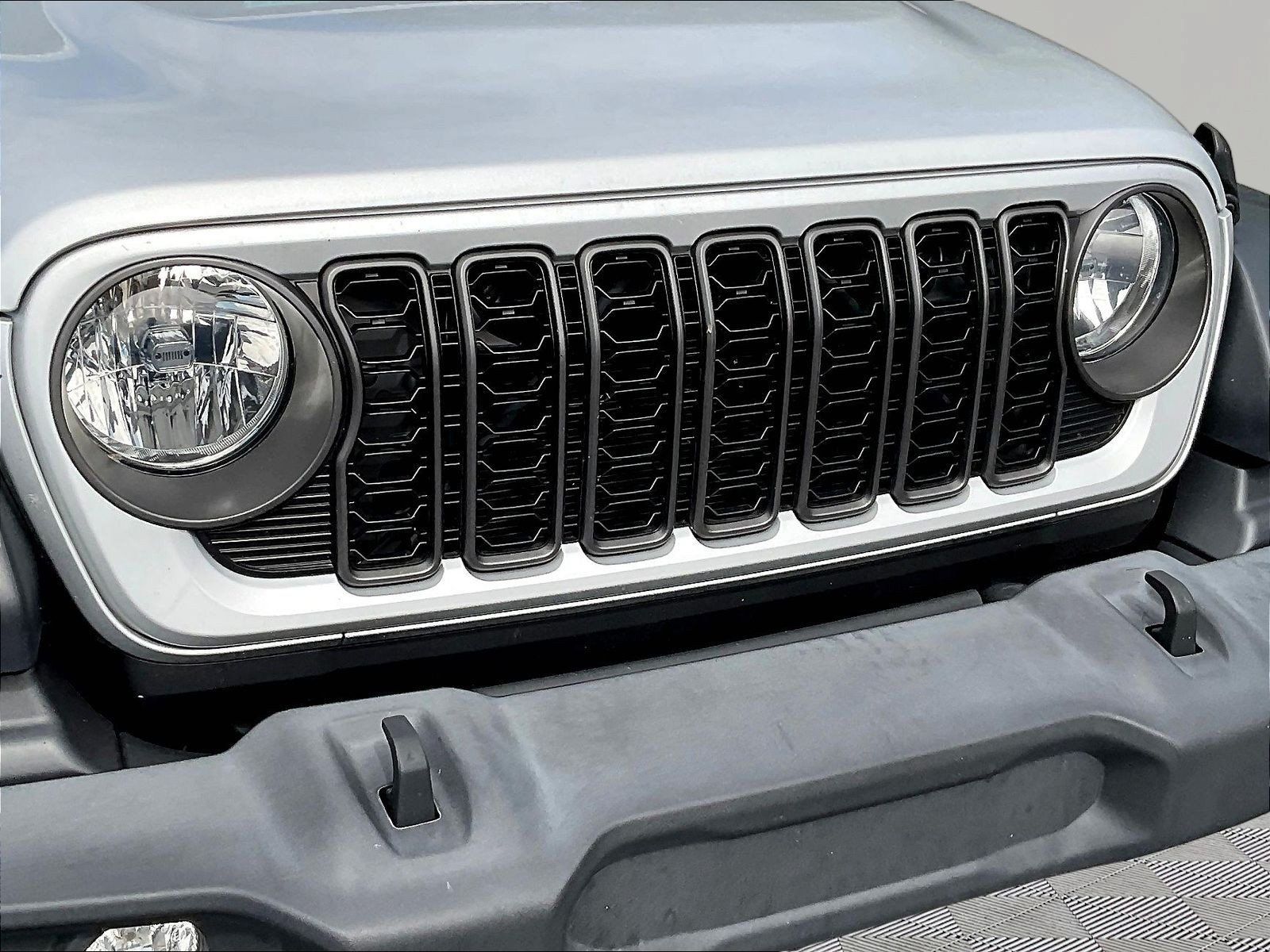 Used 2024 Jeep Wrangler Unlimited Sport AWD/4WD image 31