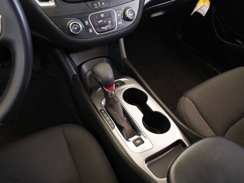 Used 2025 Chevrolet Malibu RS FWD image 17