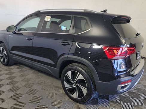 Used 2023 Volkswagen Taos SE w/ Panoramic Sunroof Package AWD/4WD image 4