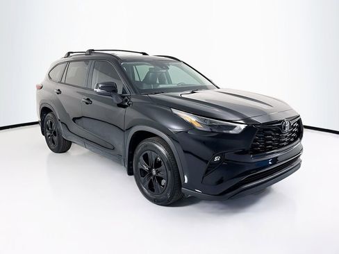 Used 2025 Toyota Highlander XLE image 3