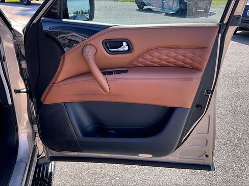 Used 2018 INFINITI QX80 4WD w/ Deluxe Technology Package image 25