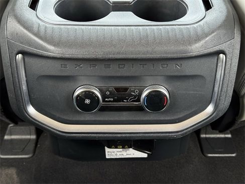 Used 2025 Ford Expedition Active image 32