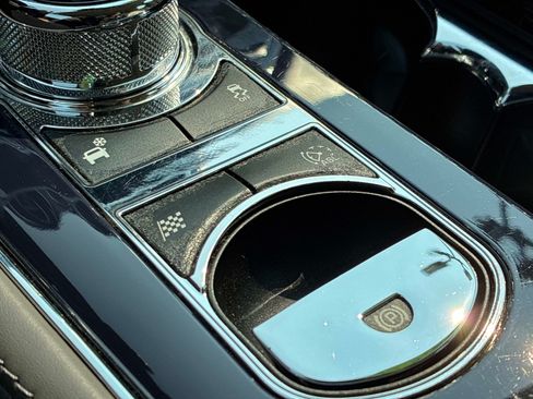 Used 2013 Jaguar XJ RWD image 35