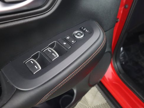 Used 2025 Honda HR-V Sport image 36