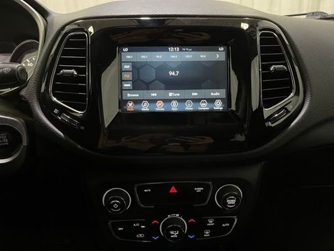 Used 2019 Jeep Compass Latitude AWD/4WD image 17