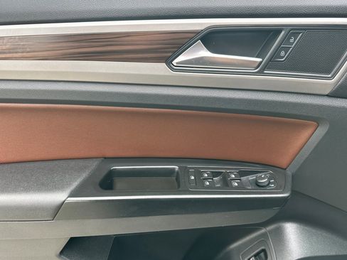 Used 2021 Volkswagen Atlas SE w/ Towing Package image 11