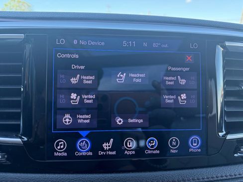 Used 2017 Chrysler Pacifica Limited FWD image 25