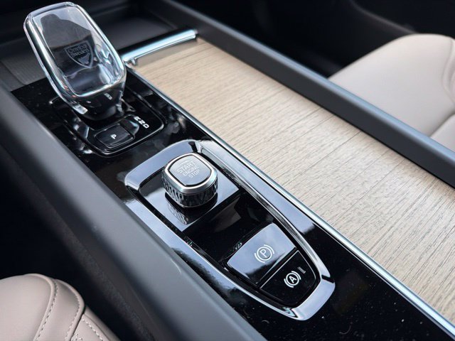 New 2027 Volvo XC60 B5 Plus AWD/4WD image 22