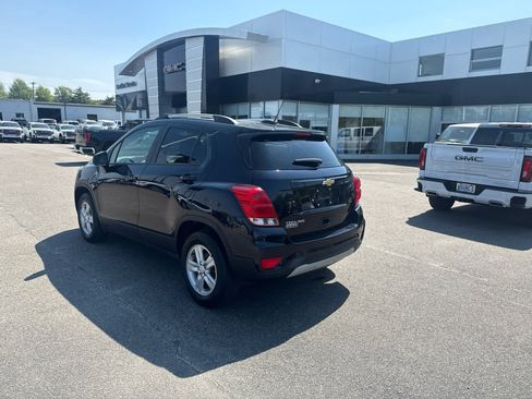 Used 2022 Chevrolet Trax LT w/ LT Convenience Package AWD/4WD image 3