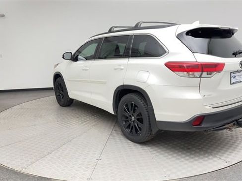 Used 2017 Toyota Highlander SE image 4
