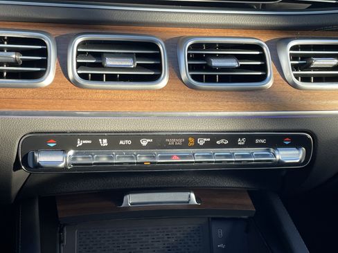 Certified 2025 Mercedes-Benz GLS 450 4MATIC image 35