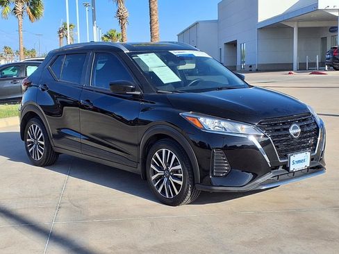 Used 2022 Nissan Kicks SV FWD image 1