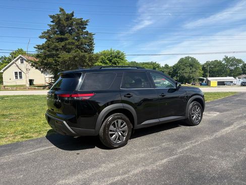 Used 2025 Nissan Pathfinder SV FWD image 28