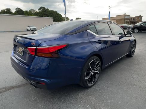 Used 2024 Nissan Altima 2.5 SR w/ SR Premium Package FWD image 8