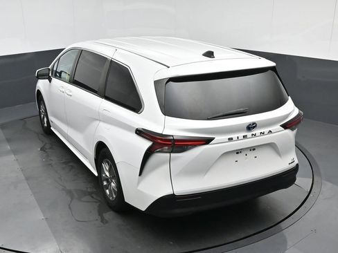 Used 2021 Toyota Sienna LE image 66