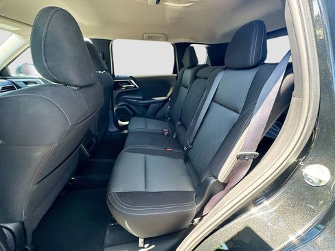 Used 2024 Mitsubishi Outlander ES FWD image 23