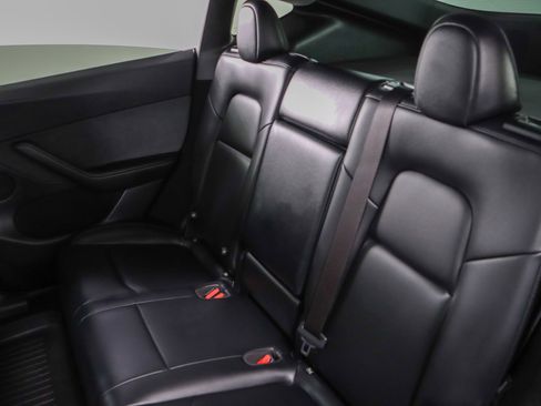 Used 2025 Tesla Model Y Long Range image 24