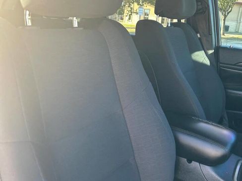 Used 2017 Jeep Grand Cherokee Laredo w/ Quick Order Package 2BE image 16