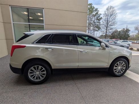 Used 2017 Cadillac XT5 Luxury w/ Driver Awareness Package image 7