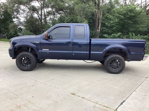 Used 2003 Ford F250 XLT AWD/4WD image 3