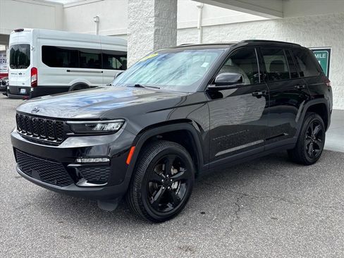 Used 2023 Jeep Grand Cherokee Limited w/ Luxury Tech Group II RWD image 23