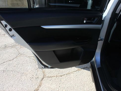 Used 2013 Subaru Outback 2.5i Premium image 38