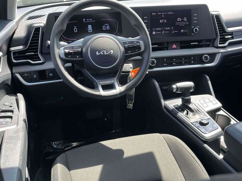 Used 2024 Kia Sportage LX FWD image 2