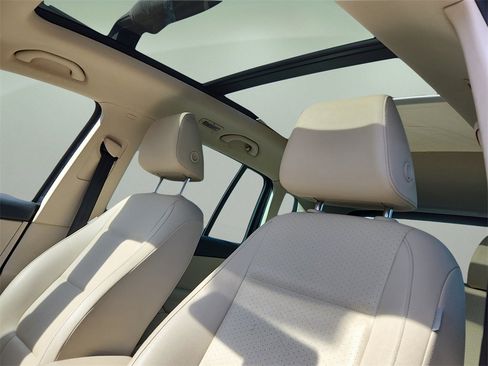 Used 2015 Volkswagen Tiguan SE image 17