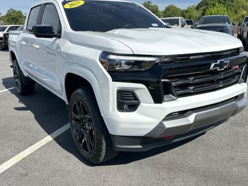Certified 2025 Chevrolet Colorado Z71 w/ Technology Package AWD/4WD image 3