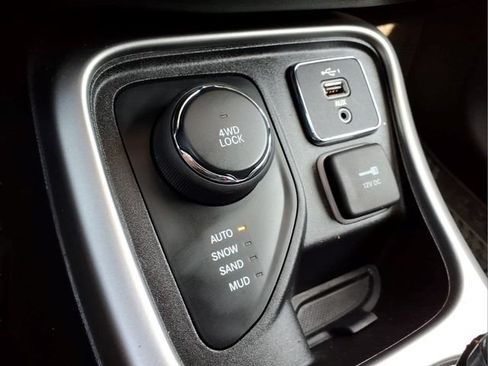 Used 2020 Jeep Compass Latitude w/ Popular Equipment Group AWD/4WD image 20